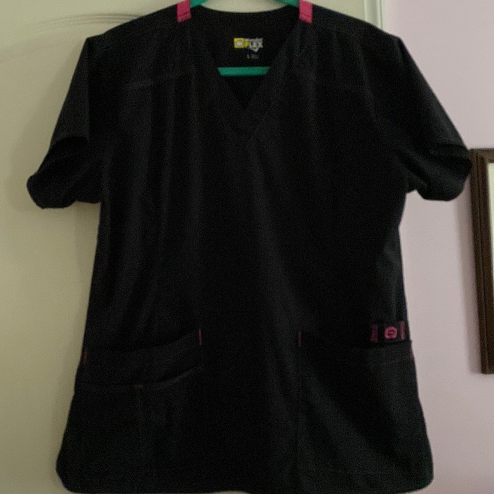 Wonder Flex Scrub top